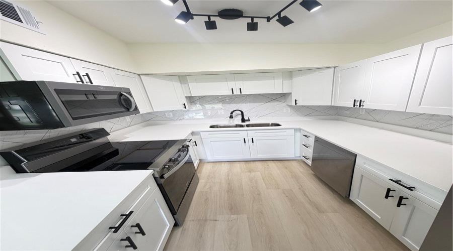 Tampa, Florida 33612, 4 Bedroom Bedrooms, ,2 Bathroombathrooms,Residential,For Sale,Willow,0,Mfrtb8542566