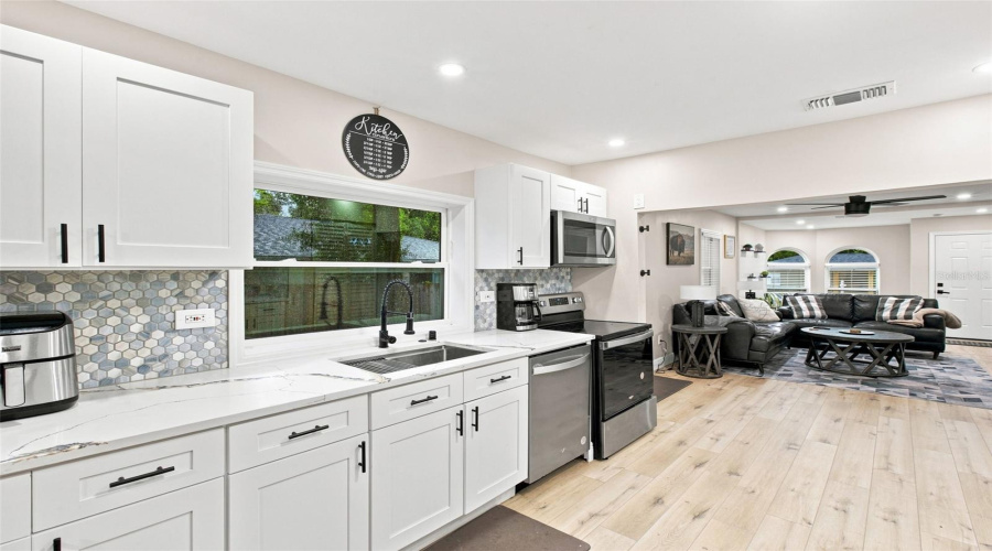 Tampa, Florida 33610, 5 Bedroom Bedrooms, ,2 Bathroombathrooms,Residential,For Sale,Hanna,0,Mfrtb8542617