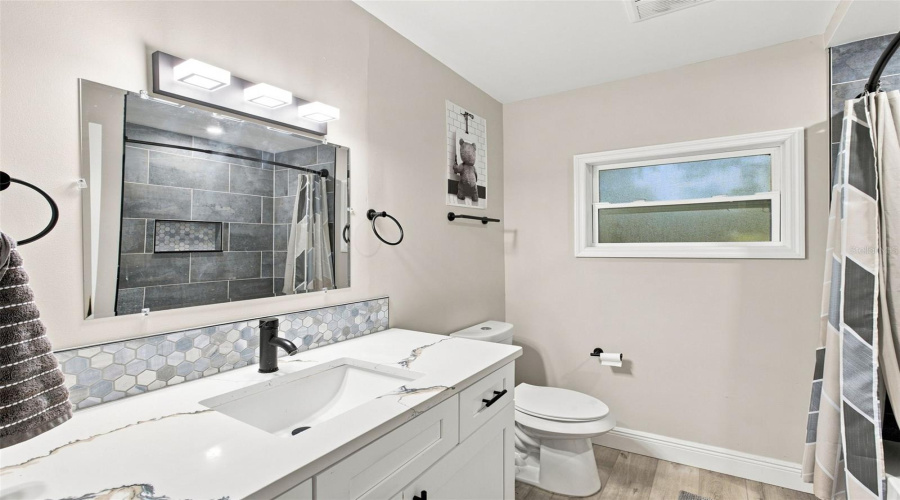 Tampa, Florida 33610, 5 Bedroom Bedrooms, ,2 Bathroombathrooms,Residential,For Sale,Hanna,0,Mfrtb8542617