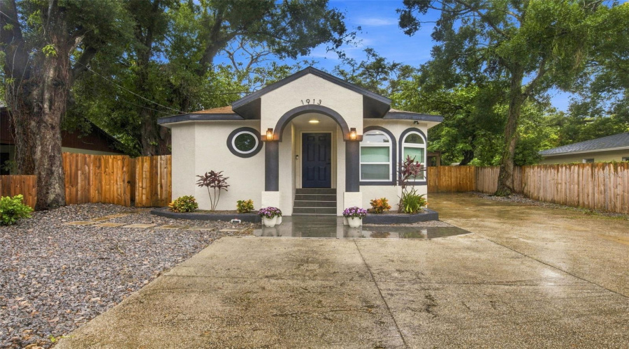 Tampa, Florida 33610, 5 Bedroom Bedrooms, ,2 Bathroombathrooms,Residential,For Sale,Hanna,0,Mfrtb8542617