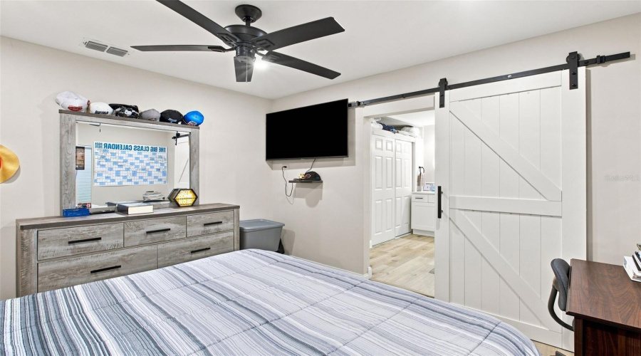Tampa, Florida 33610, 5 Bedroom Bedrooms, ,2 Bathroombathrooms,Residential,For Sale,Hanna,0,Mfrtb8542617