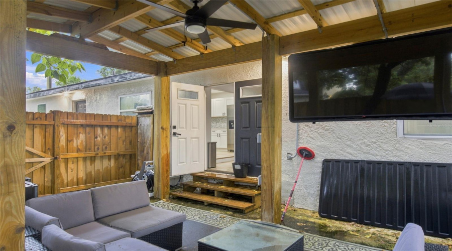Tampa, Florida 33610, 5 Bedroom Bedrooms, ,2 Bathroombathrooms,Residential,For Sale,Hanna,0,Mfrtb8542617