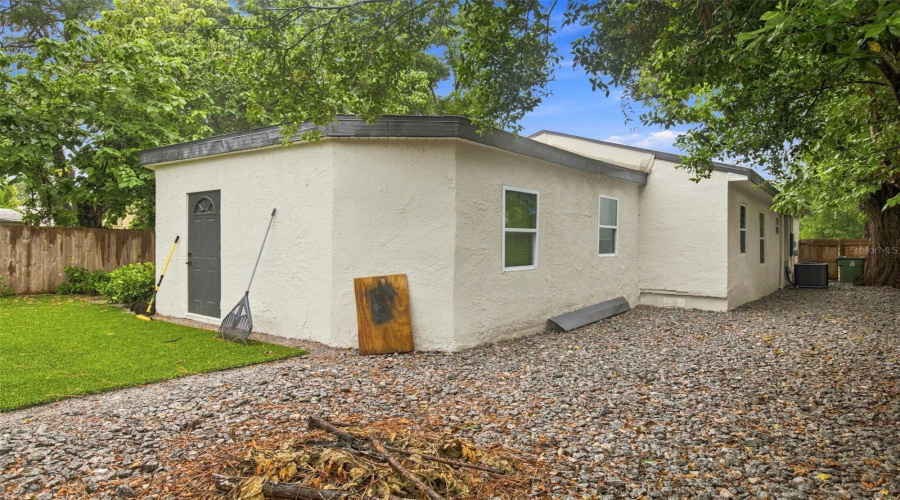 Tampa, Florida 33610, 5 Bedroom Bedrooms, ,2 Bathroombathrooms,Residential,For Sale,Hanna,0,Mfrtb8542617