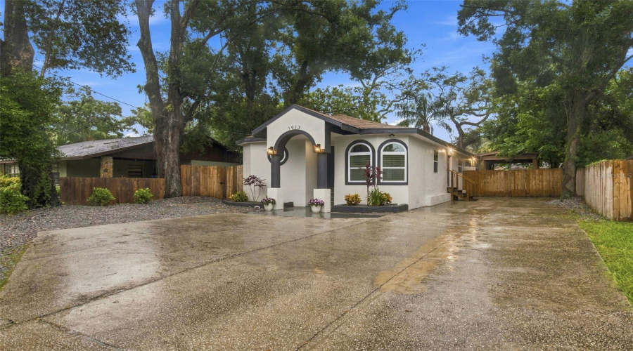 Tampa, Florida 33610, 5 Bedroom Bedrooms, ,2 Bathroombathrooms,Residential,For Sale,Hanna,0,Mfrtb8542617