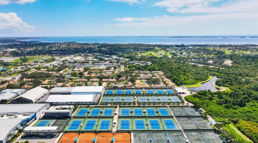 Bradenton, Florida 34210, 3 Bedroom Bedrooms, ,3 Bathroombathrooms,Residential,For Sale,54Th,0,Mfra4703862