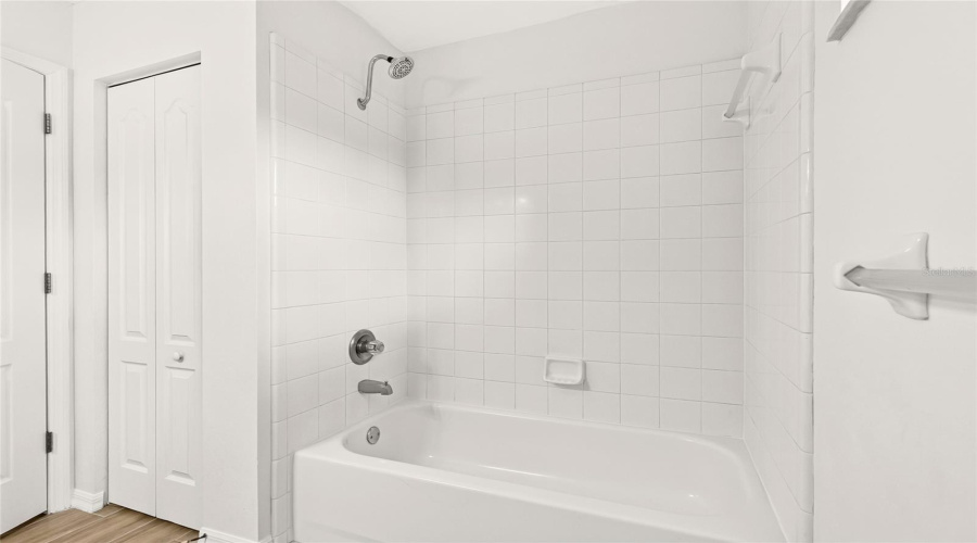Gainesville, Florida 32608, 4 Bedroom Bedrooms, ,2 Bathroombathrooms,Residential,For Sale,52Nd,0,Mfrgc542915