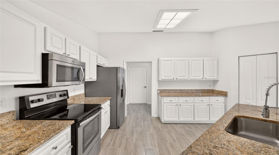 Gainesville, Florida 32608, 4 Bedroom Bedrooms, ,2 Bathroombathrooms,Residential,For Sale,52Nd,0,Mfrgc542915