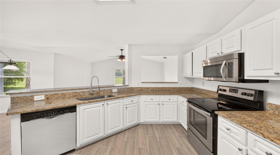 Gainesville, Florida 32608, 4 Bedroom Bedrooms, ,2 Bathroombathrooms,Residential,For Sale,52Nd,0,Mfrgc542915
