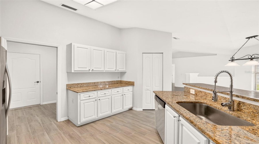 Gainesville, Florida 32608, 4 Bedroom Bedrooms, ,2 Bathroombathrooms,Residential,For Sale,52Nd,0,Mfrgc542915