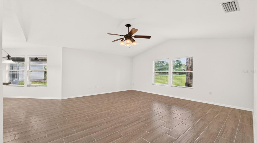 Gainesville, Florida 32608, 4 Bedroom Bedrooms, ,2 Bathroombathrooms,Residential,For Sale,52Nd,0,Mfrgc542915