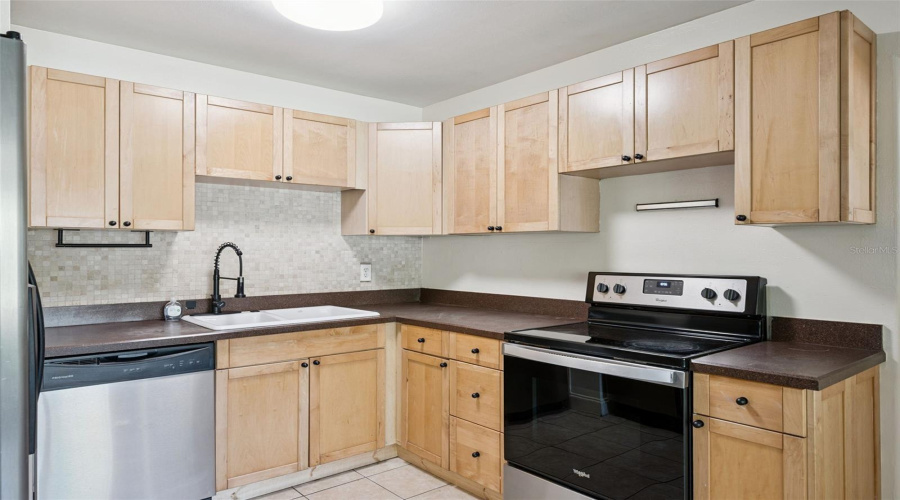 Orlando, Florida 32803, 4 Bedroom Bedrooms, ,2 Bathroombathrooms,Residential,For Sale,Hillside,0,Mfro6436629
