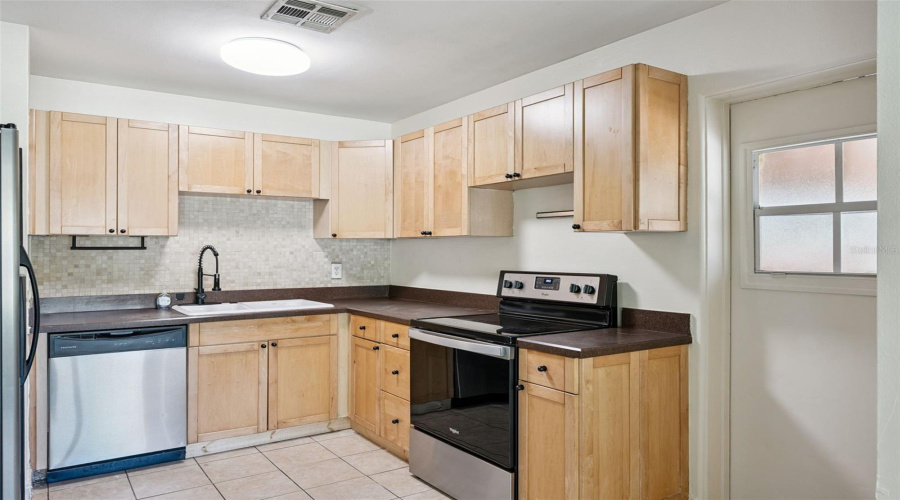 Orlando, Florida 32803, 4 Bedroom Bedrooms, ,2 Bathroombathrooms,Residential,For Sale,Hillside,0,Mfro6436629