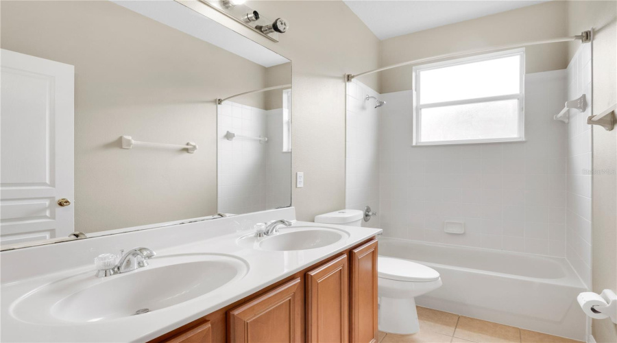 Ocoee, Florida 34761, 3 Bedroom Bedrooms, ,2 Bathroombathrooms,Residential,For Sale,Beacon Pointe,0,Mfro6436632