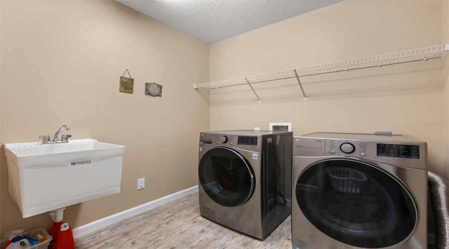 Apopka, Florida 32703, 3 Bedroom Bedrooms, ,2 Bathroombathrooms,Residential,For Sale,Liner,0,Mfro6436843