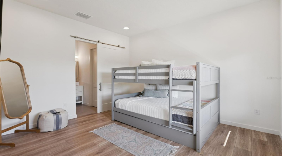 Ensuite Bedroom #2 2Nd Floor