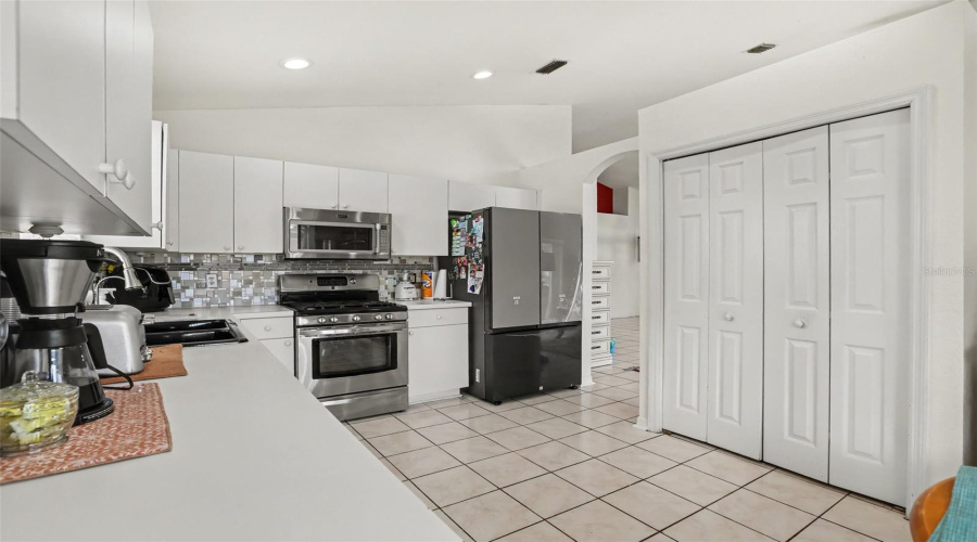 Brandon, Florida 33510, 3 Bedroom Bedrooms, ,2 Bathroombathrooms,Residential,For Sale,Vinetree,0,Mfrtb8541331