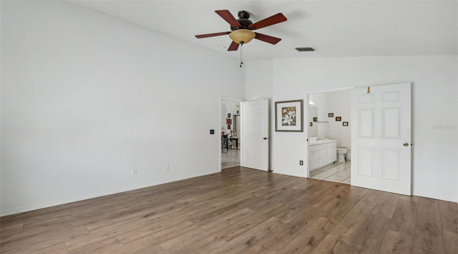 Brandon, Florida 33510, 3 Bedroom Bedrooms, ,2 Bathroombathrooms,Residential,For Sale,Vinetree,0,Mfrtb8541331