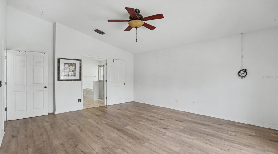 Brandon, Florida 33510, 3 Bedroom Bedrooms, ,2 Bathroombathrooms,Residential,For Sale,Vinetree,0,Mfrtb8541331