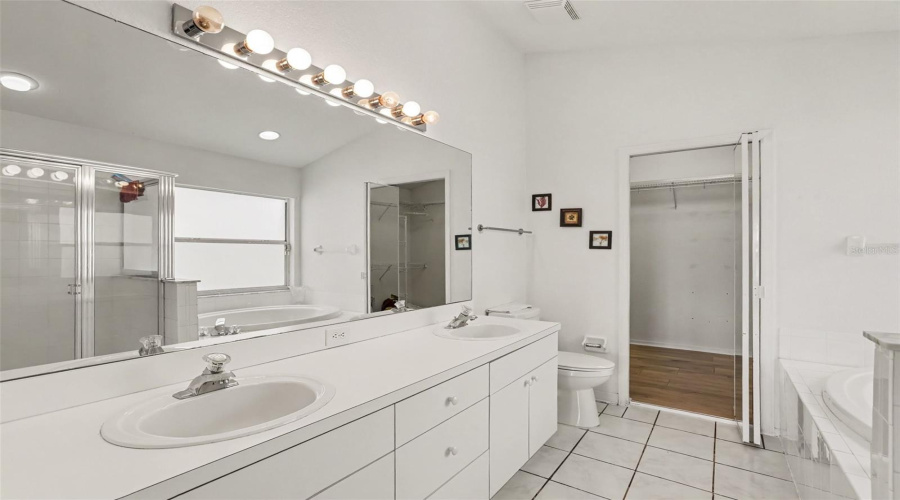 Brandon, Florida 33510, 3 Bedroom Bedrooms, ,2 Bathroombathrooms,Residential,For Sale,Vinetree,0,Mfrtb8541331
