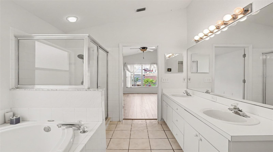 Brandon, Florida 33510, 3 Bedroom Bedrooms, ,2 Bathroombathrooms,Residential,For Sale,Vinetree,0,Mfrtb8541331