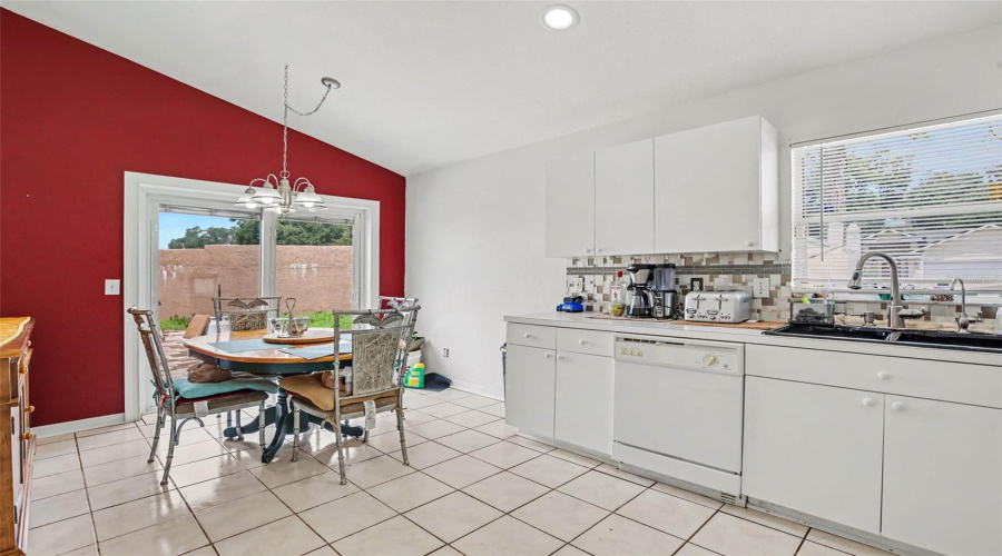 Brandon, Florida 33510, 3 Bedroom Bedrooms, ,2 Bathroombathrooms,Residential,For Sale,Vinetree,0,Mfrtb8541331