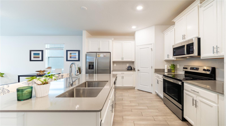 Kissimmee, Florida 34744, 4 Bedroom Bedrooms, ,3 Bathroombathrooms,Residential,For Sale,Cross Prairie,0,Mfro6435436