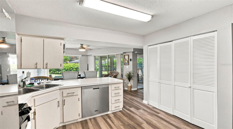 Clearwater, Florida 33756, 2 Bedroom Bedrooms, ,2 Bathroombathrooms,Residential,For Sale,Highland,0,Mfrtb8539208