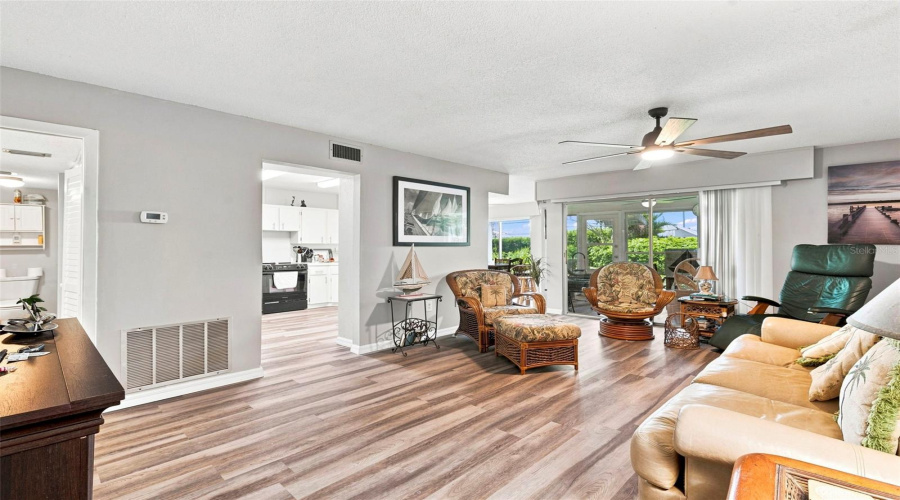 Clearwater, Florida 33756, 2 Bedroom Bedrooms, ,2 Bathroombathrooms,Residential,For Sale,Highland,0,Mfrtb8539208