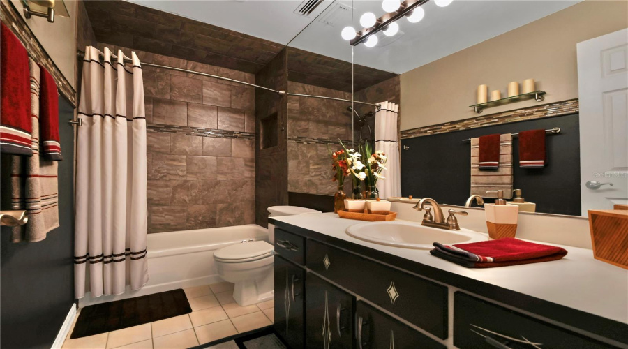 Orlando, Florida 32808, 2 Bedroom Bedrooms, ,2 Bathroombathrooms,Residential,For Sale,Villa Rose,0,Mfro6435960