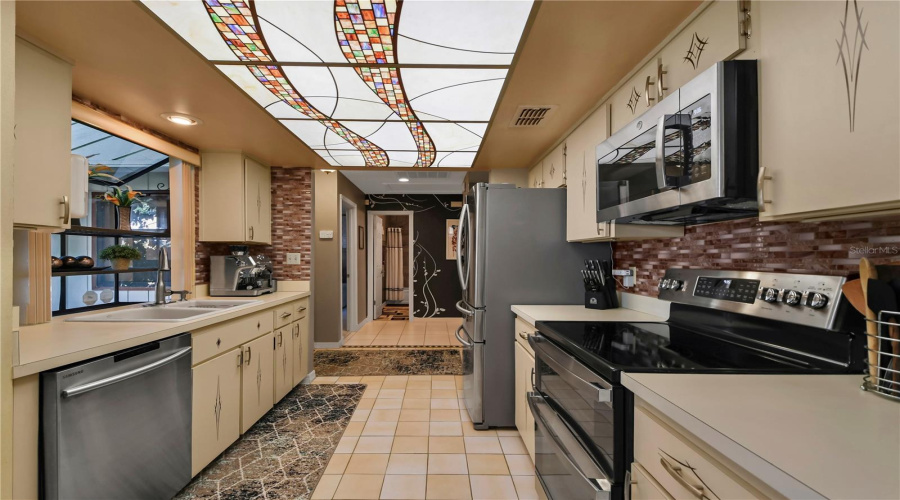 Orlando, Florida 32808, 2 Bedroom Bedrooms, ,2 Bathroombathrooms,Residential,For Sale,Villa Rose,0,Mfro6435960