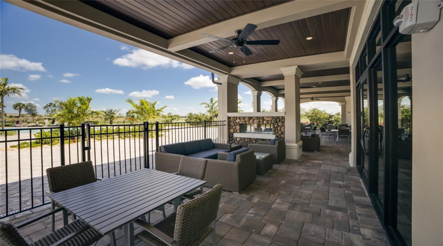 Clubhouse Outdoor Dining
