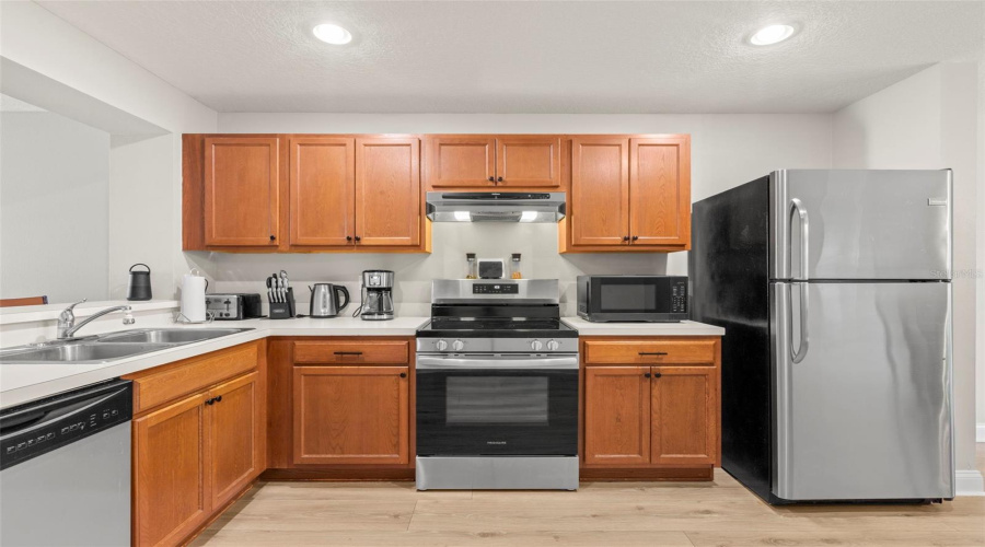 Clearwater, Florida 33763, 2 Bedroom Bedrooms, ,2 Bathroombathrooms,Residential,For Sale,Sandy Beach,0,Mfrtb8541853