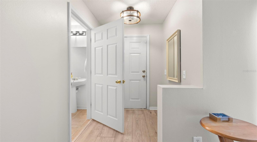 Clearwater, Florida 33763, 2 Bedroom Bedrooms, ,2 Bathroombathrooms,Residential,For Sale,Sandy Beach,0,Mfrtb8541853