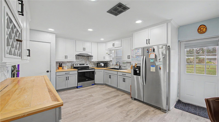 Auburndale, Florida 33823, 2 Bedroom Bedrooms, ,1 Bathroombathrooms,Residential,For Sale,Cordova,0,Mfrtb8541710