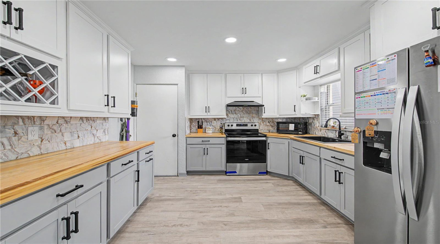 Auburndale, Florida 33823, 2 Bedroom Bedrooms, ,1 Bathroombathrooms,Residential,For Sale,Cordova,0,Mfrtb8541710
