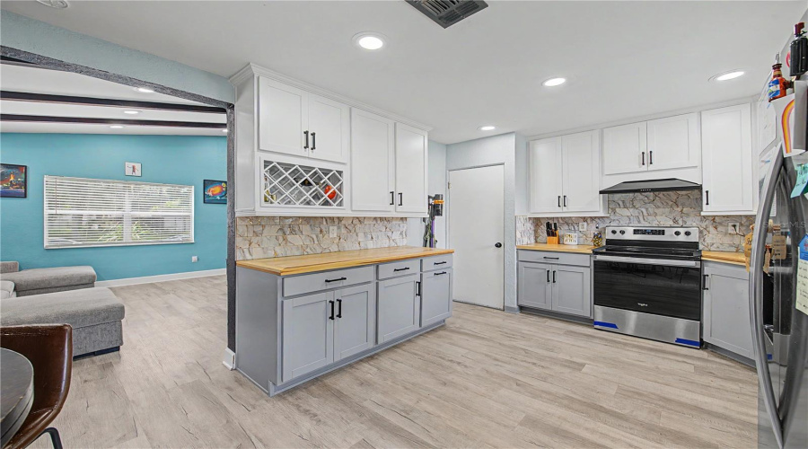 Auburndale, Florida 33823, 2 Bedroom Bedrooms, ,1 Bathroombathrooms,Residential,For Sale,Cordova,0,Mfrtb8541710