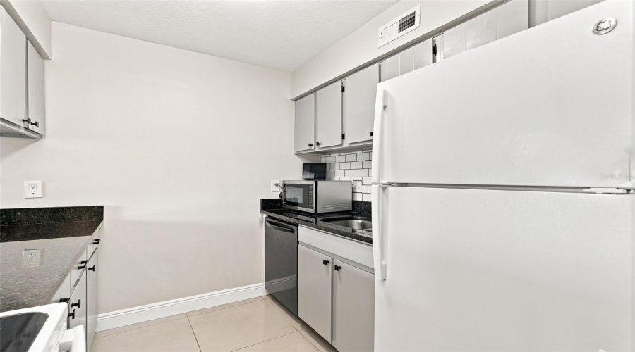 Fern Park, Florida 32730, 1 Bedroom Bedrooms, ,1 Bathroombathrooms,Residential,For Sale,Lake Of The Woods,0,Mfrtb8541419