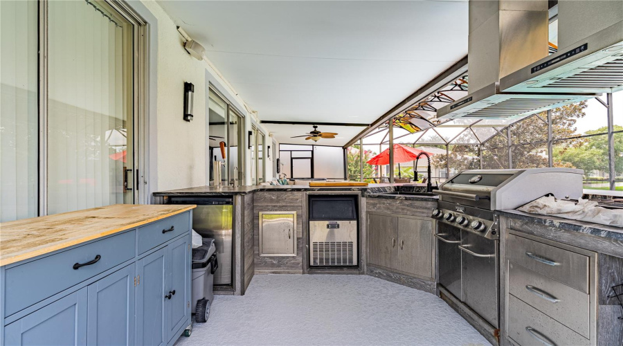 Orlando, Florida 32836, 5 Bedroom Bedrooms, ,4 Bathroombathrooms,Residential,For Sale,Emerald Woods,0,Mfro6435042