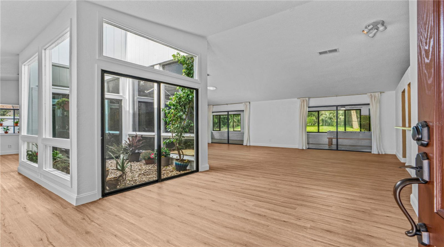 Ormond Beach, Florida 32174, 3 Bedroom Bedrooms, ,2 Bathroombathrooms,Residential,For Sale,Rio Pinar,0,Mfrv4950929