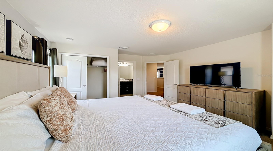 Davenport, Florida 33837, 7 Bedroom Bedrooms, ,5 Bathroombathrooms,Residential,For Sale,Misty Oak,0,Mfro6436907