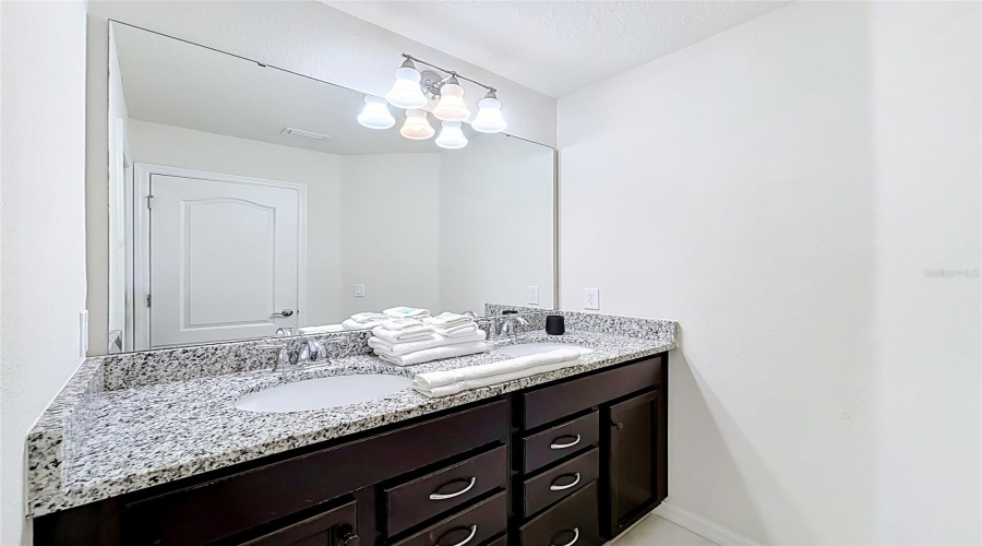 Davenport, Florida 33837, 7 Bedroom Bedrooms, ,5 Bathroombathrooms,Residential,For Sale,Misty Oak,0,Mfro6436907