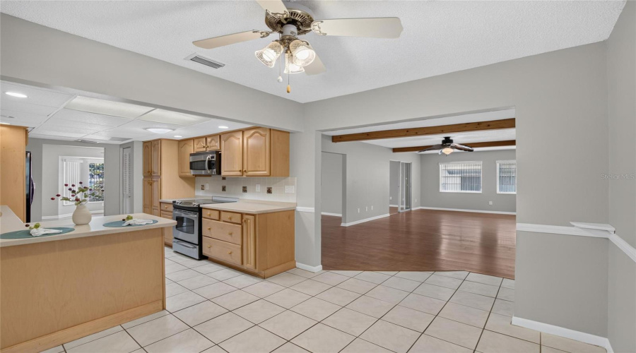 Eat-In Kitchen