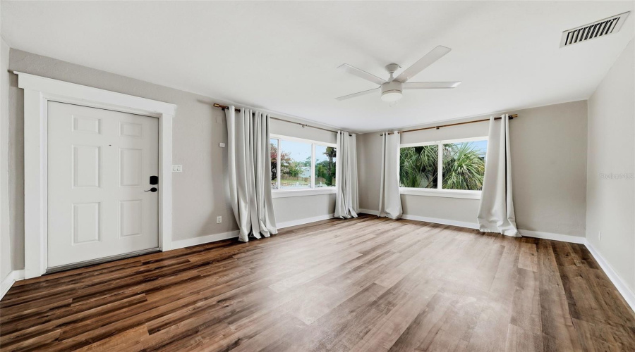St Petersburg, Florida 33713, 2 Bedroom Bedrooms, ,1 Bathroombathrooms,Residential,For Sale,Burlington,0,Mfrtb8515980