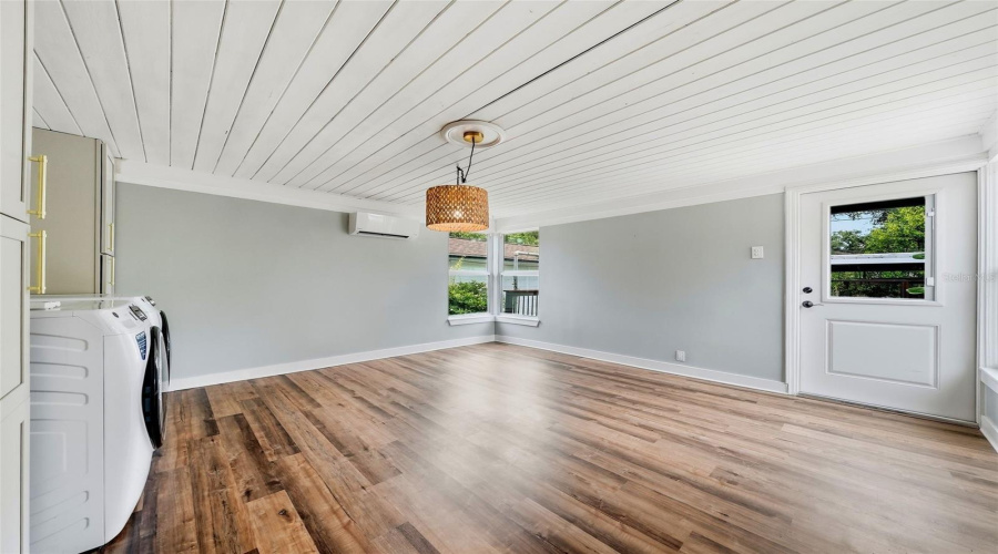 St Petersburg, Florida 33713, 2 Bedroom Bedrooms, ,1 Bathroombathrooms,Residential,For Sale,Burlington,0,Mfrtb8515980