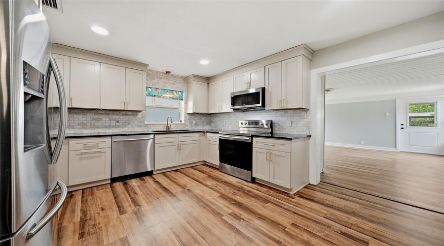 St Petersburg, Florida 33713, 2 Bedroom Bedrooms, ,1 Bathroombathrooms,Residential,For Sale,Burlington,0,Mfrtb8515980