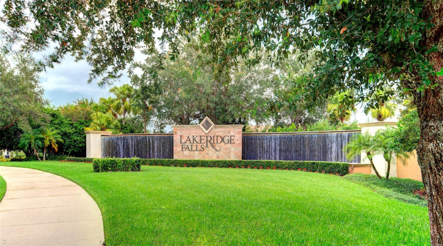 Sarasota, Florida 34243, 2 Bedroom Bedrooms, ,2 Bathroombathrooms,Residential,For Sale,Cascade Falls,0,Mfra4698780