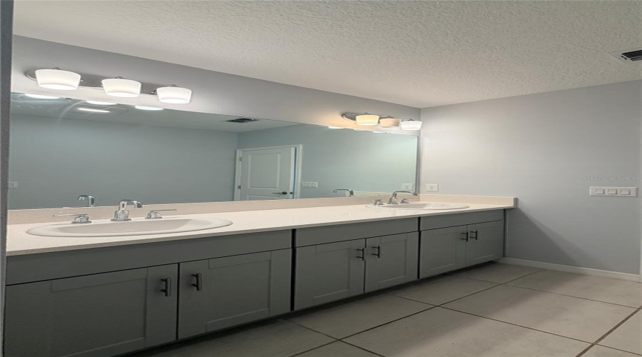 St Cloud, Florida 34772, 4 Bedroom Bedrooms, ,2 Bathroombathrooms,Residential,For Sale,Pine Tree Bridge,0,Mfrs5155612