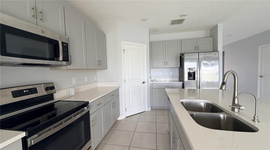 St Cloud, Florida 34772, 4 Bedroom Bedrooms, ,2 Bathroombathrooms,Residential,For Sale,Pine Tree Bridge,0,Mfrs5155612