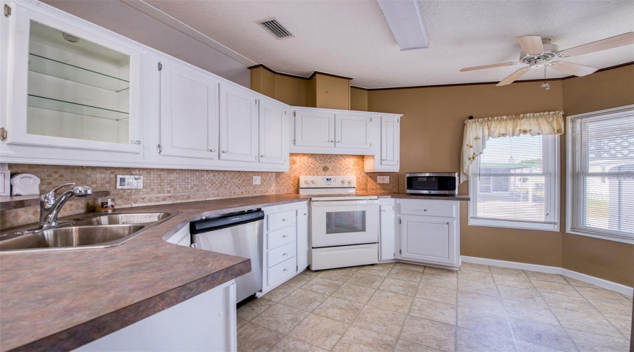 Oldsmar, Florida 34677, 2 Bedroom Bedrooms, ,2 Bathroombathrooms,Residential,For Sale,Blue Marlin,0,Mfrtb8442487