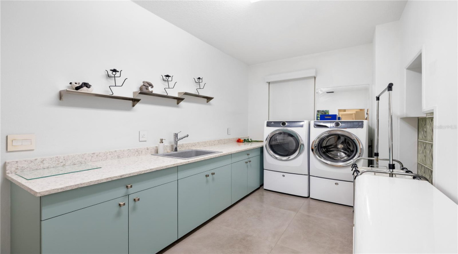 Sarasota, Florida 34242, 4 Bedroom Bedrooms, ,3 Bathroombathrooms,Residential,For Sale,Treasure Boat,0,Mfra4698813